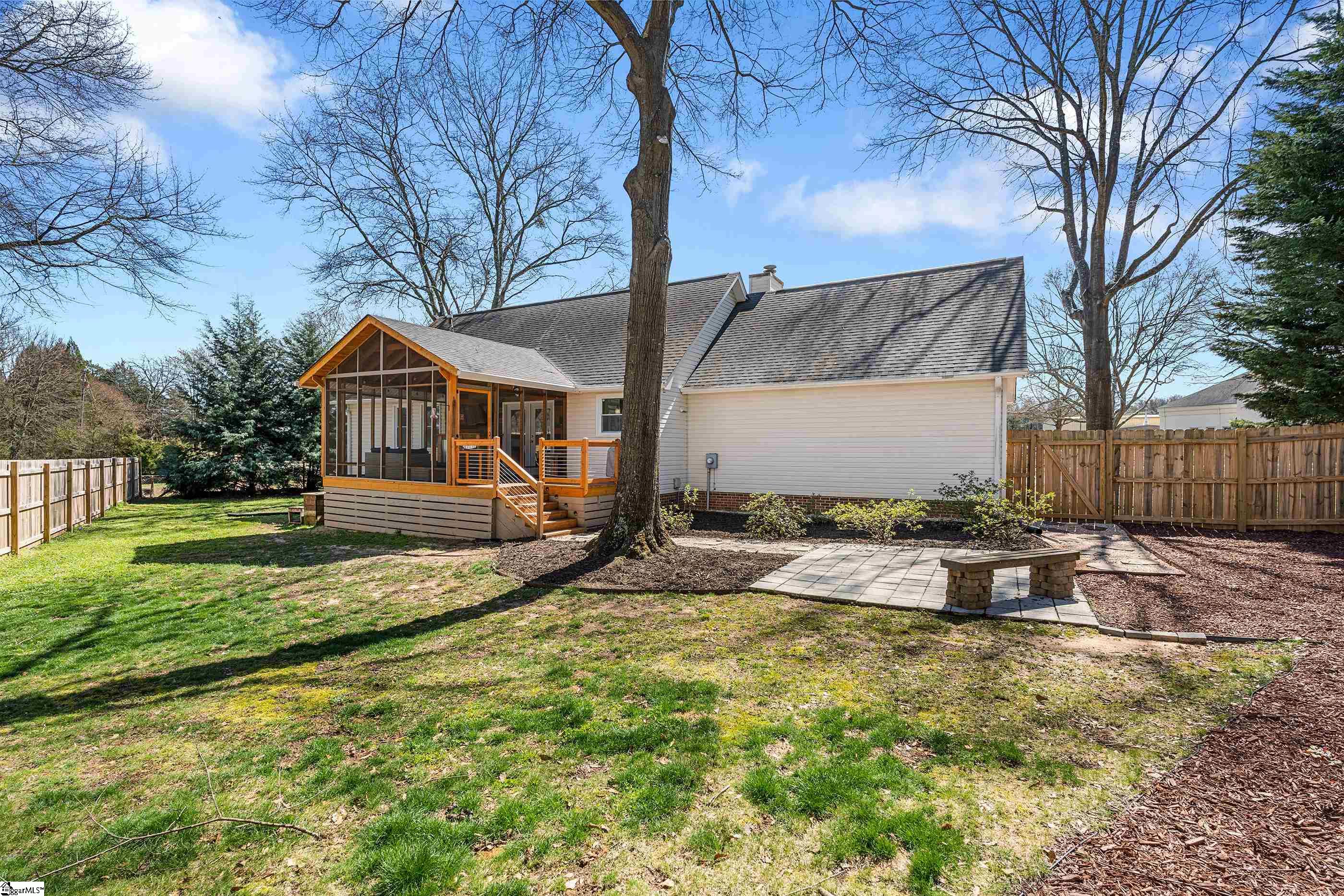 131 Stokes Road Simpsonville, SC 29681 - Photo 4 of 31 Gallery Image 4