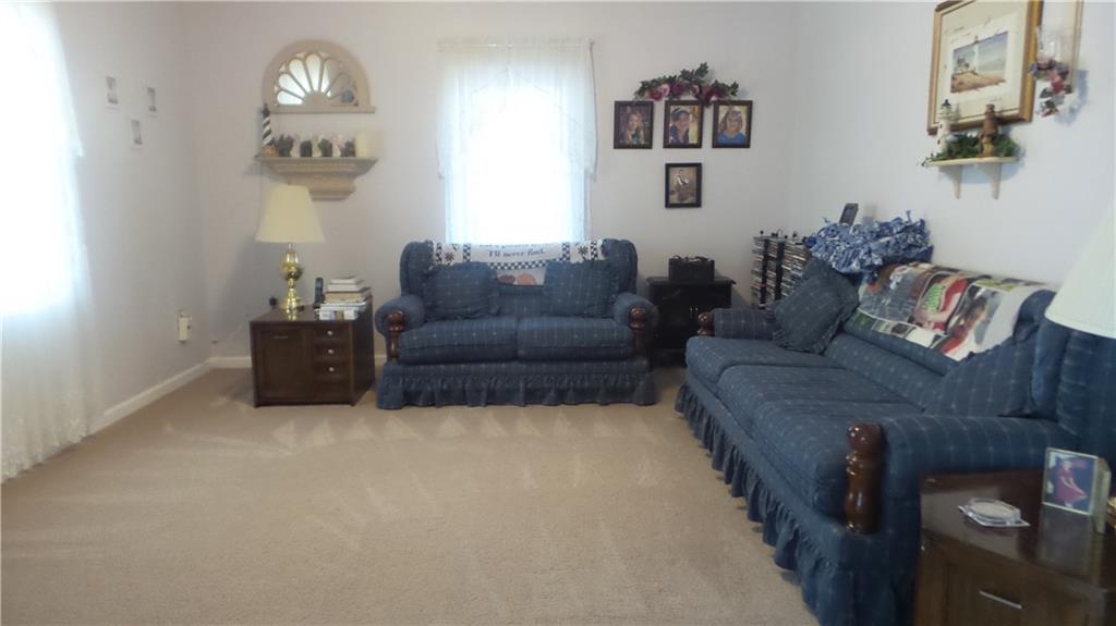 10840 Old Trail Road North Huntingdon, PA 15642 - Photo 4 of 20 Large Living room