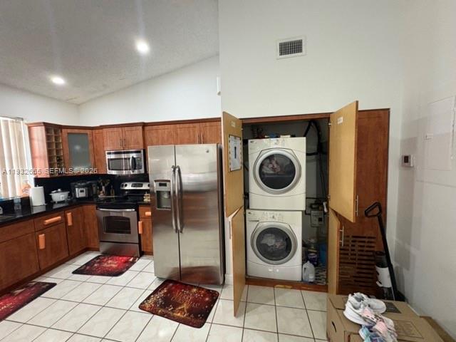 13521 Southwest 62nd Street, Unit 119 Miami, FL 33183 - Photo 6 of 19 a kitchen with a stove top oven and refrigerator