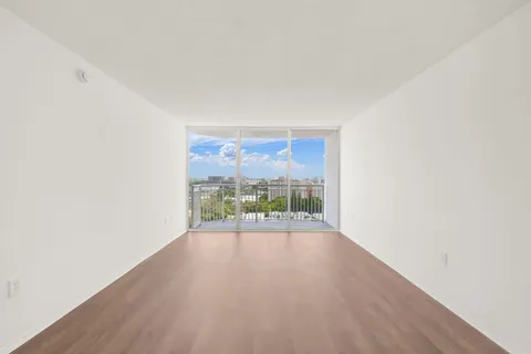 $175,000 | 18011 Biscayne Boulevard, Unit 17041, Aventura, FL 33160