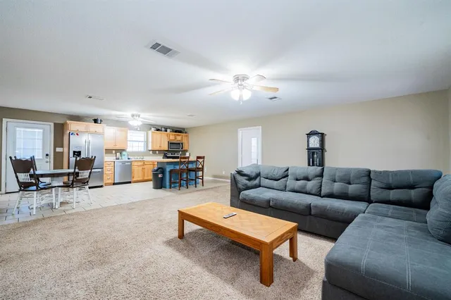 $299,900 | 19824 Highway 274, Kemp, TX 75143