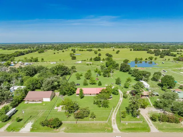 $299,900 | 19824 Highway 274, Kemp, TX 75143