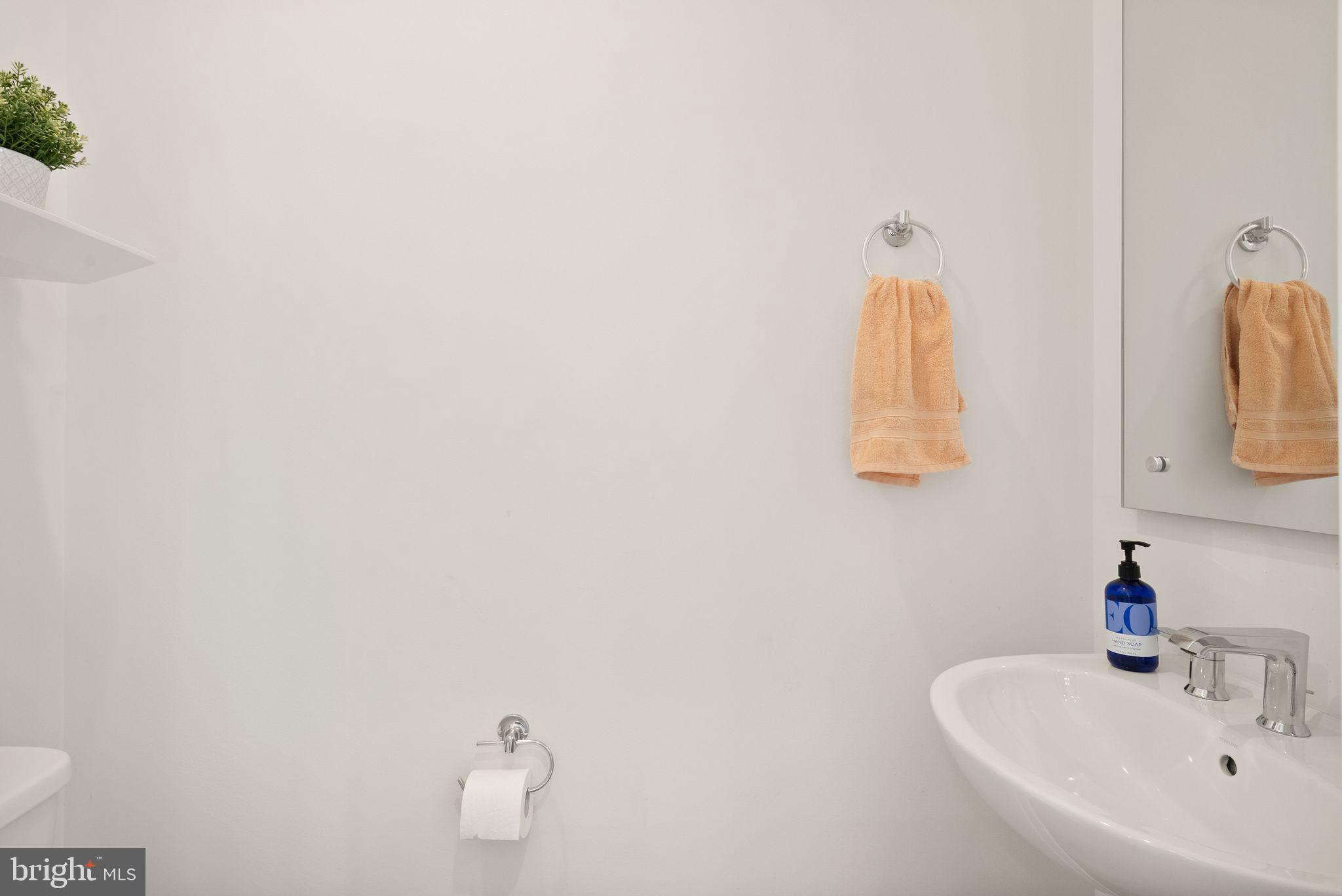 11258 Faraday Park Drive Reston, VA 20190 - Photo 19 of 44 a bathroom with a sink