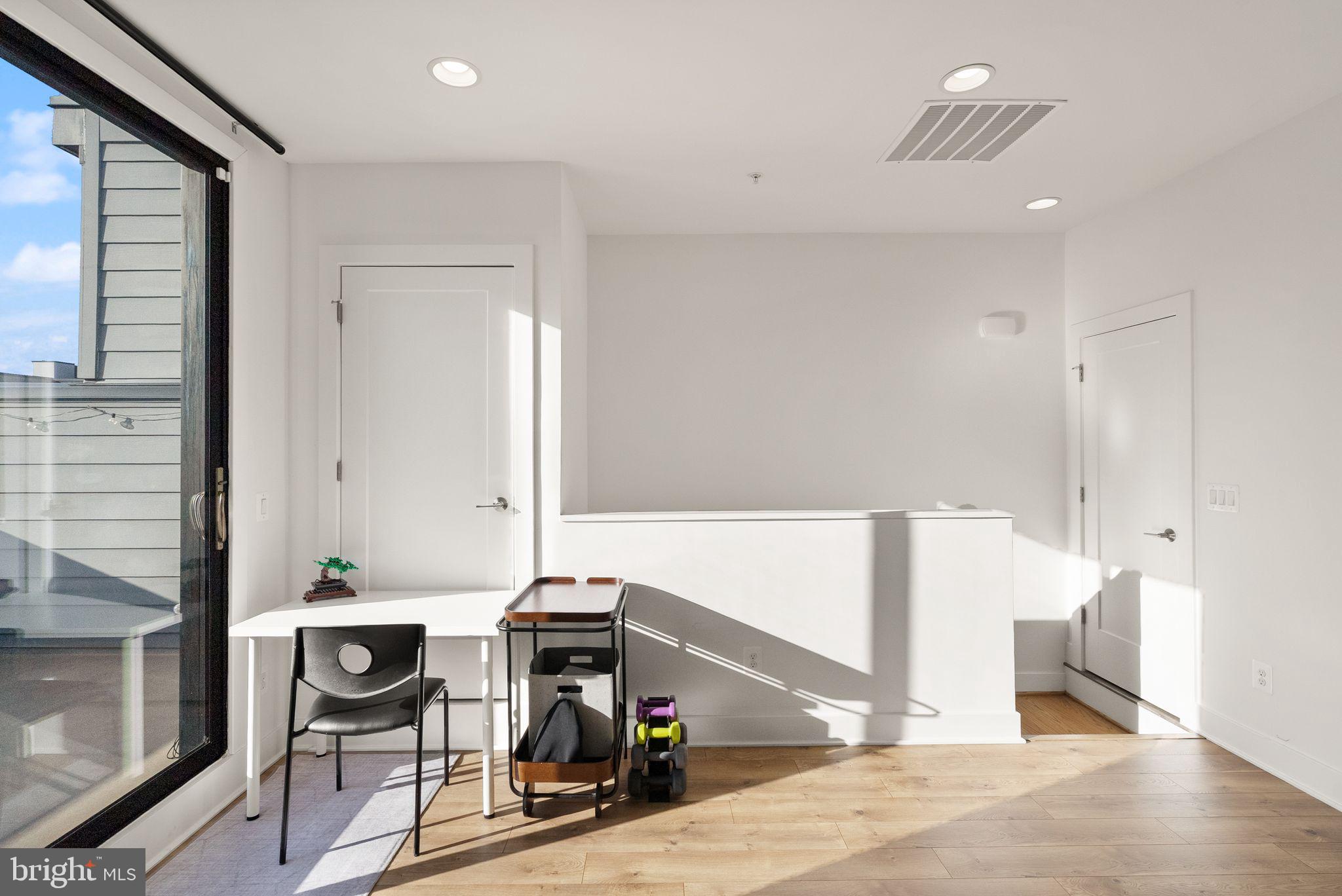 11258 Faraday Park Drive Reston, VA 20190 - Photo 32 of 44 a view of a hallway with seating area