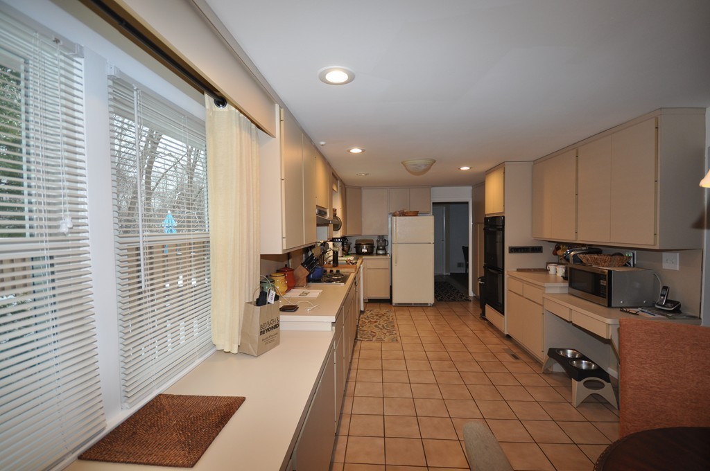 29 Berkeley Road Framingham, MA 01701 - Photo 8 of 27 Gallery Image 8