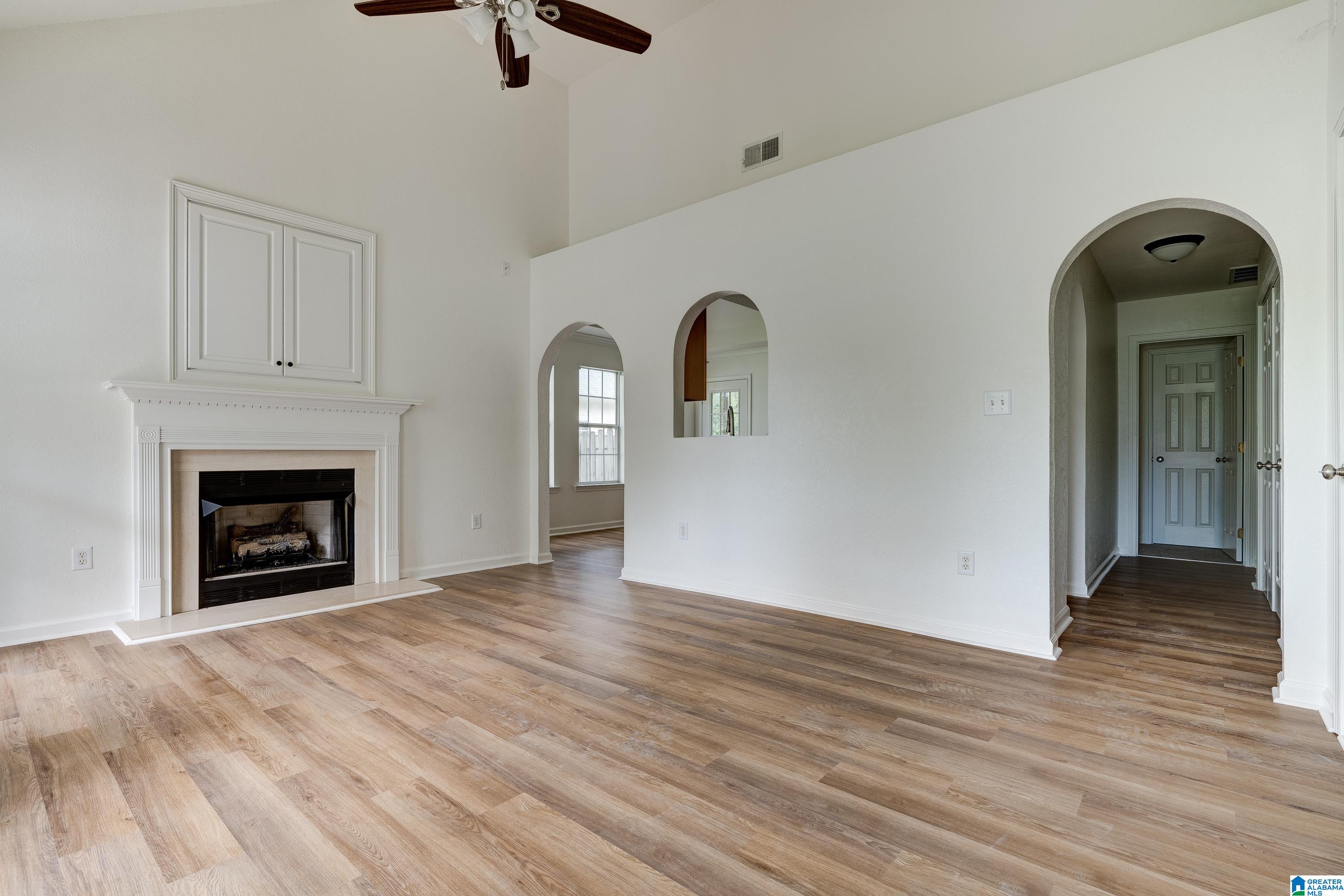 641 Meriweather Drive Calera, AL 35040 - Photo 4 of 28