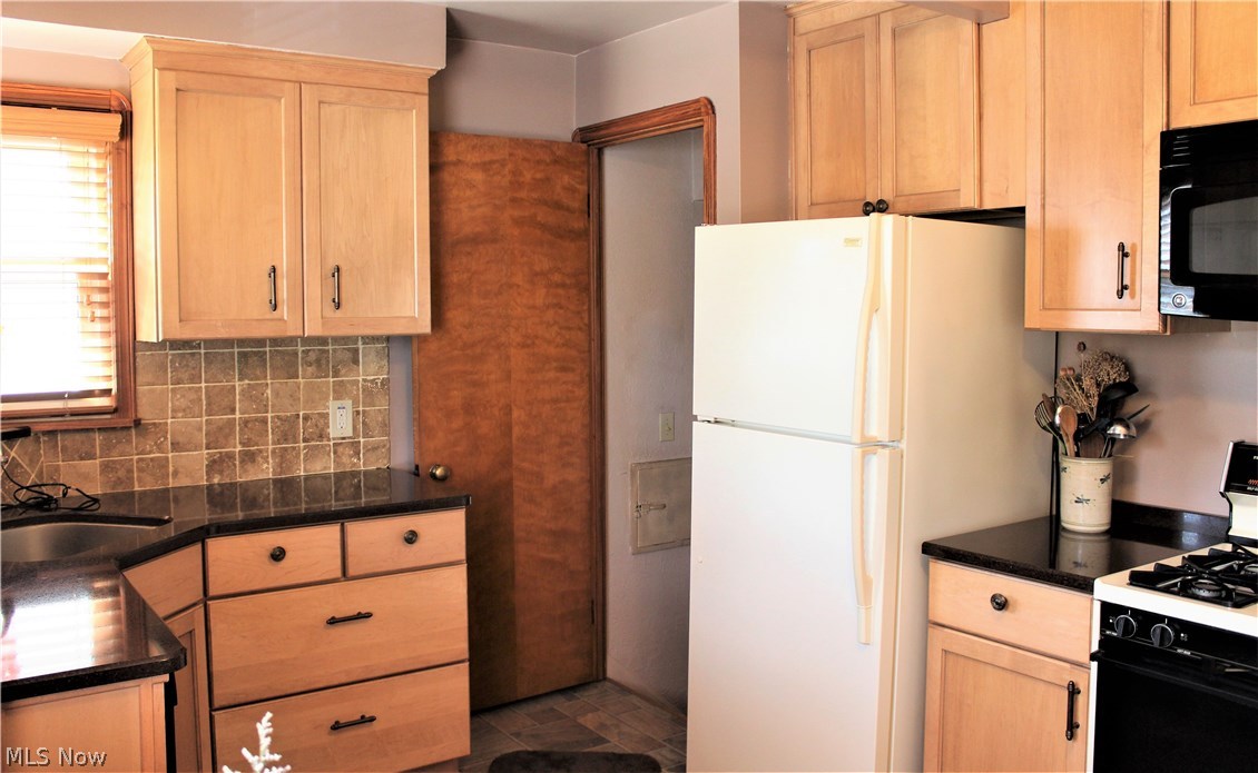 13214 Rockside Road Cleveland, OH 44125 - Photo 3 of 15