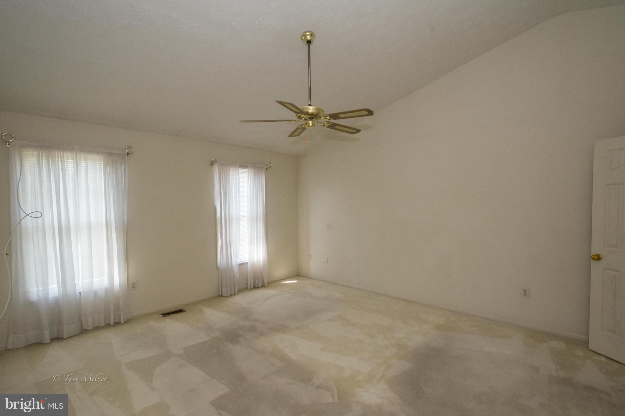 910 Metfield Road Baltimore, MD 21286 - Photo 11 of 22 an empty room with a window and a ceiling fan