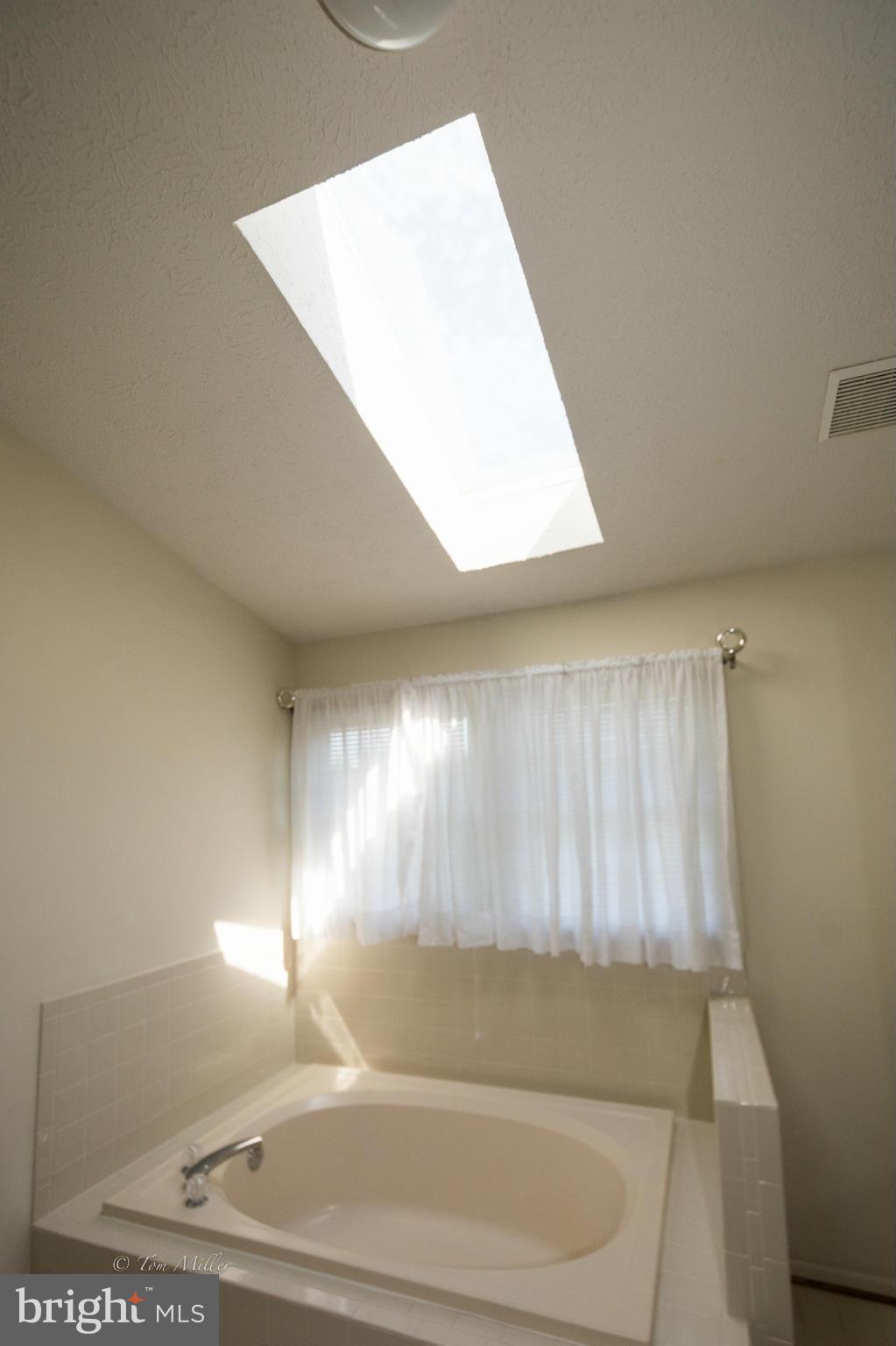 910 Metfield Road Baltimore, MD 21286 - Photo 13 of 22 a bathroom with a bathtub and window