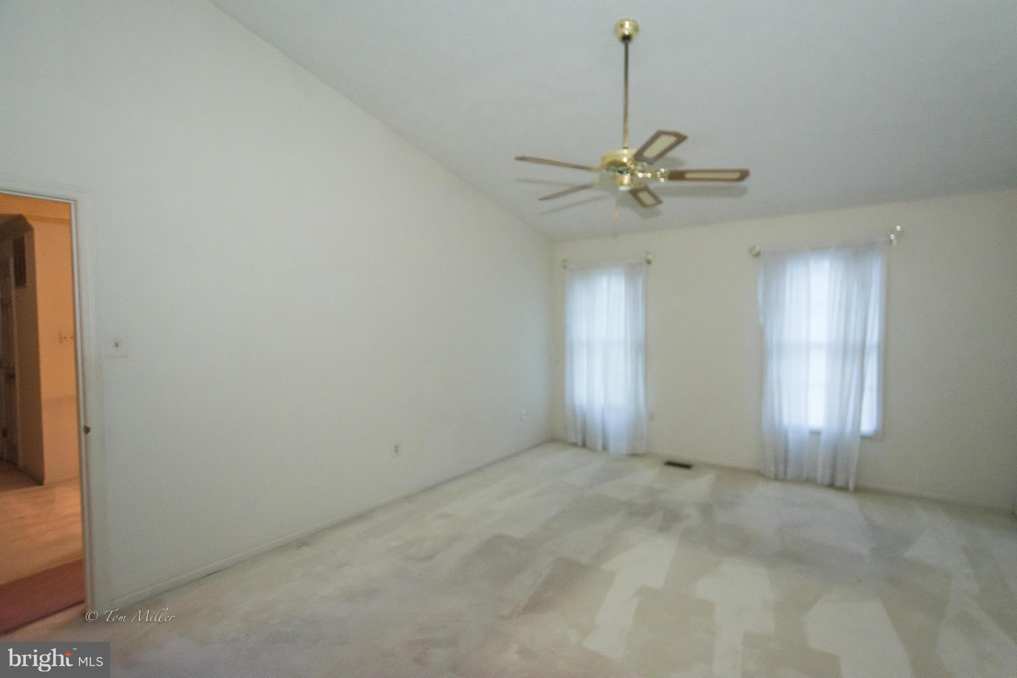 910 Metfield Road Baltimore, MD 21286 - Photo 18 of 22 an empty room with windows and fan