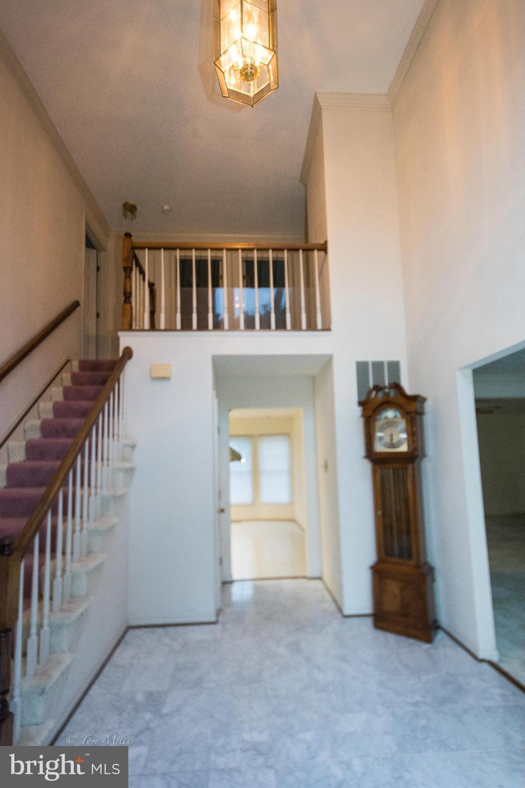 910 Metfield Road Baltimore, MD 21286 - Photo 4 of 22 a view of an entryway with a livingroom