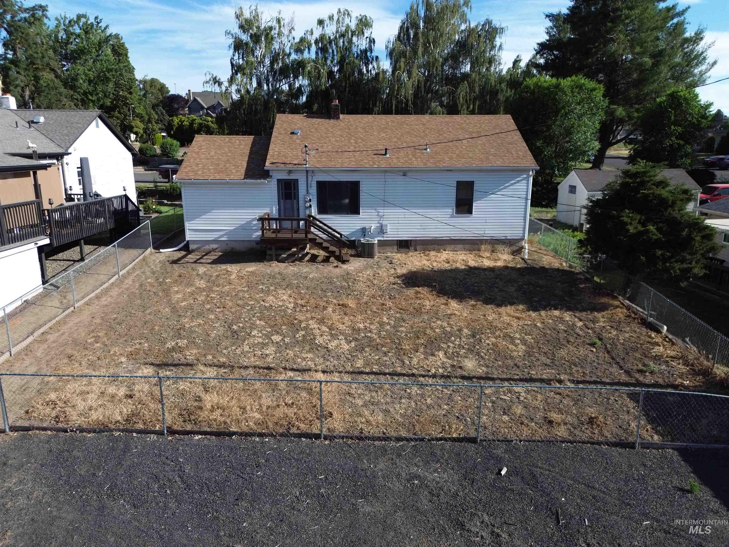 1811 17th Avenue Lewiston, ID 83501 - Photo 2 of 27