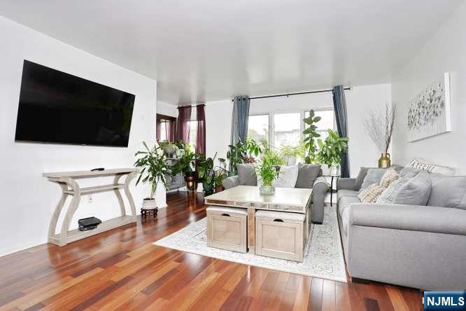 290 Hamilton Place, Unit 4 Hackensack, NJ 07601 - Photo 6 of 50
