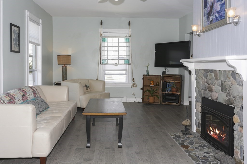 82 Newport Road Hull, MA 02045 - Photo 3 of 32