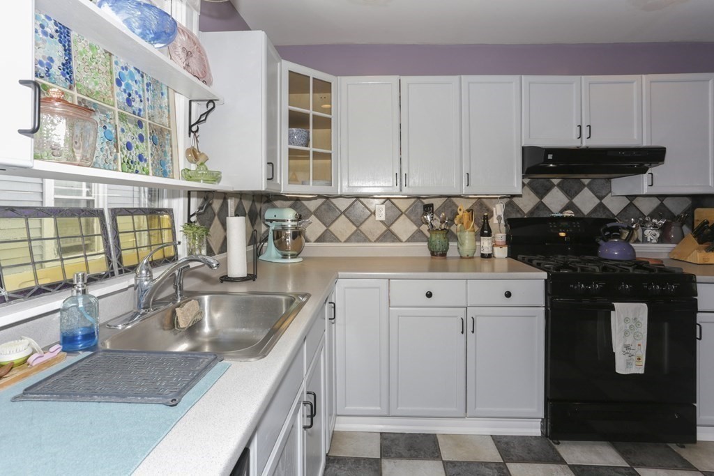 82 Newport Road Hull, MA 02045 - Photo 10 of 32