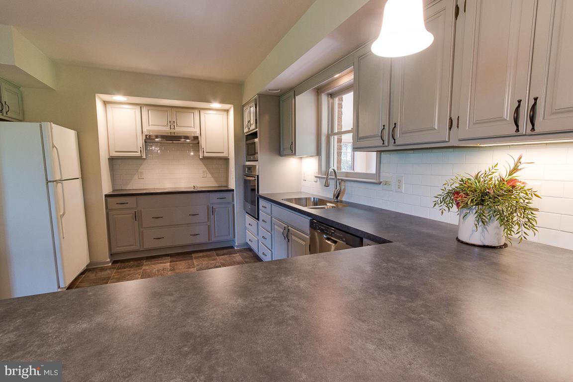 100 Race Street Lititz, PA 17543 - Photo 11 of 41