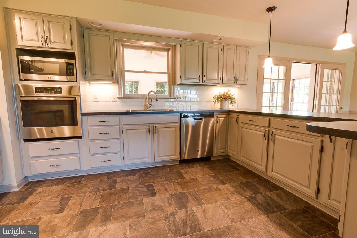 100 Race Street Lititz, PA 17543 - Photo 14 of 41