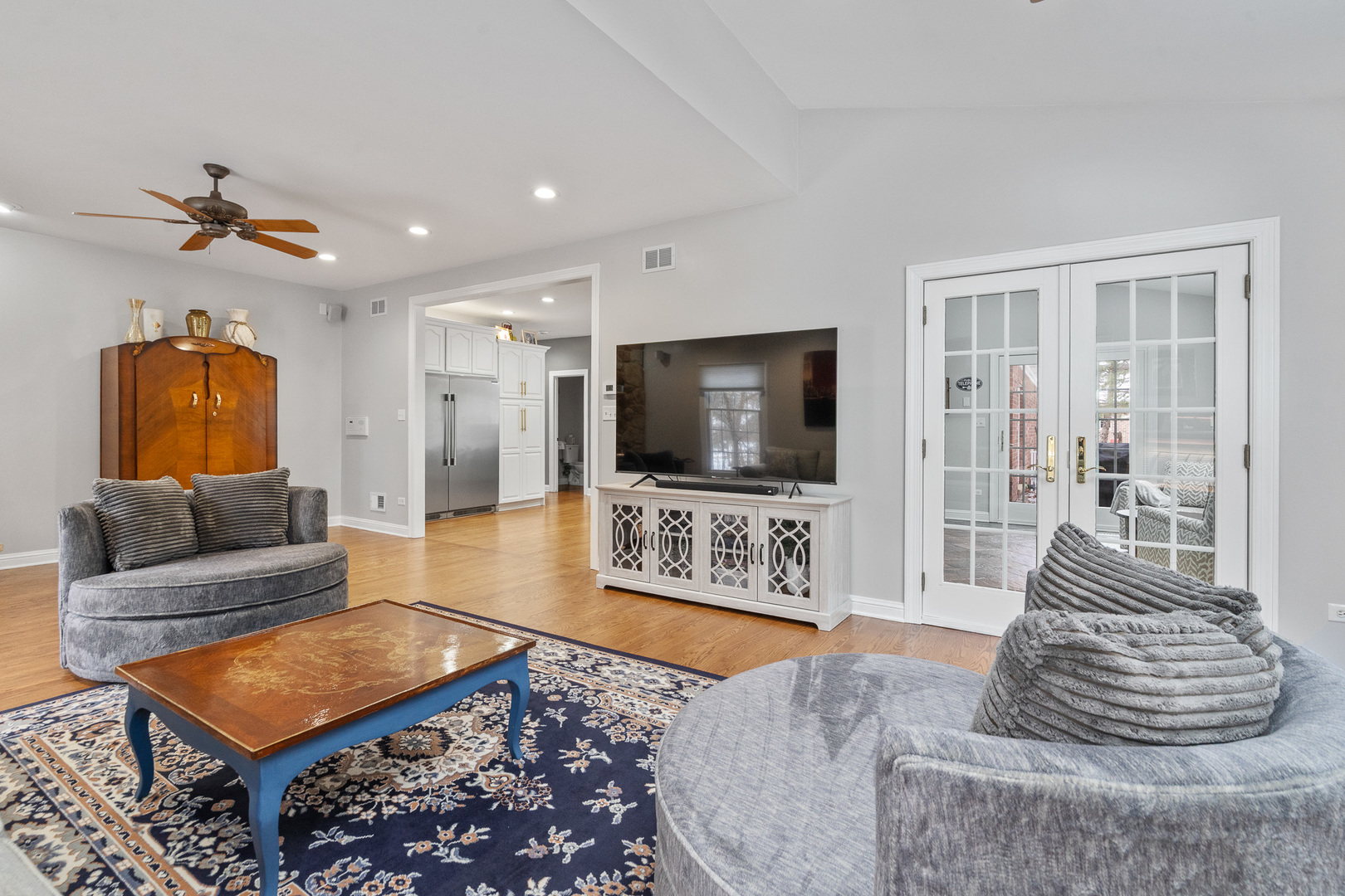 19427 Hunter Trail Mokena, IL 60448 - Photo 14 of 72 a living room with furniture and a flat screen tv