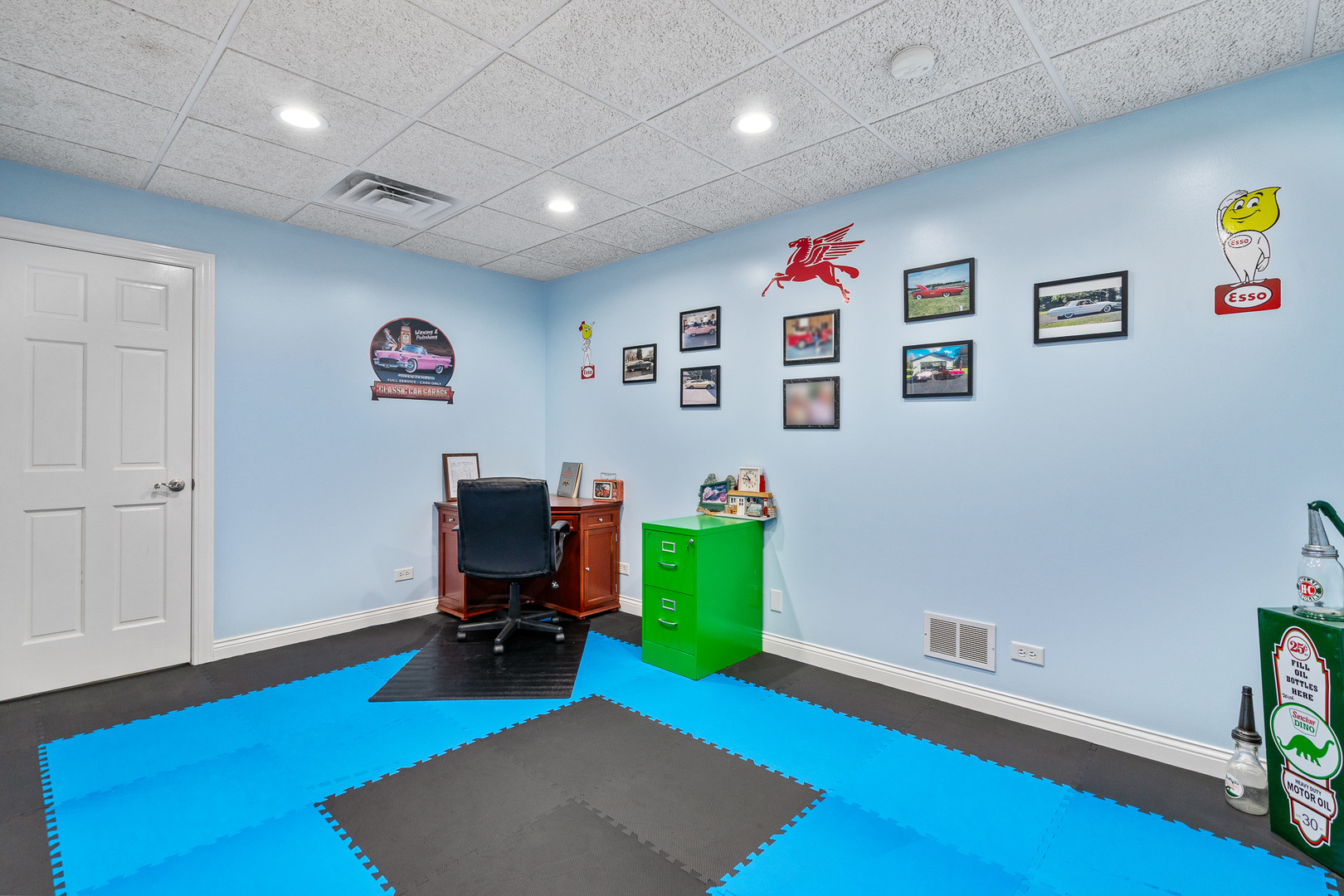 19427 Hunter Trail Mokena, IL 60448 - Photo 60 of 72 a view of a workspace with furniture and wooden floor