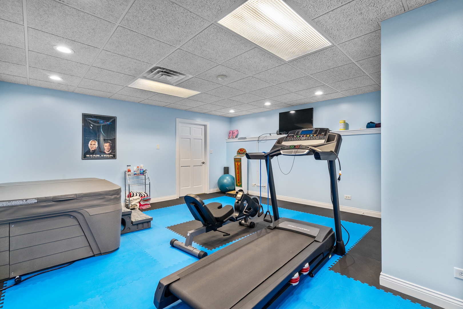 19427 Hunter Trail Mokena, IL 60448 - Photo 66 of 72 a living room with furniture gym equipment and a flat screen tv