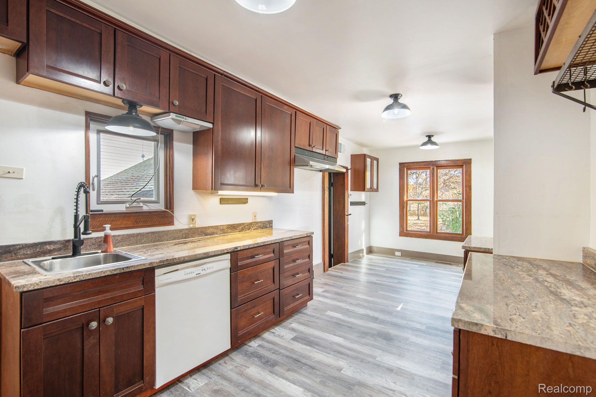 12418 Carpenter Road Flushing, MI 48433 - Photo 12 of 36 Gallery Image 12