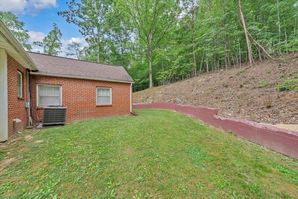 1852 Wildwood Road Salem, VA 24153 - Photo 35 of 48 36-MIB07945