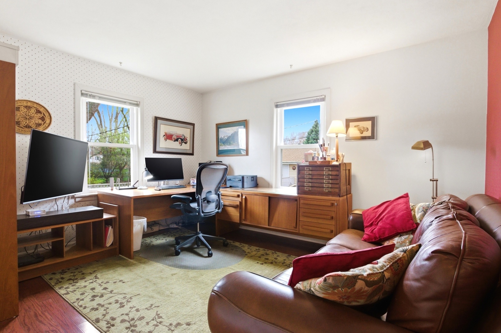 221 South Michigan Avenue Addison, IL 60101 - Photo 11 of 25 a livingroom with workspace and a couch