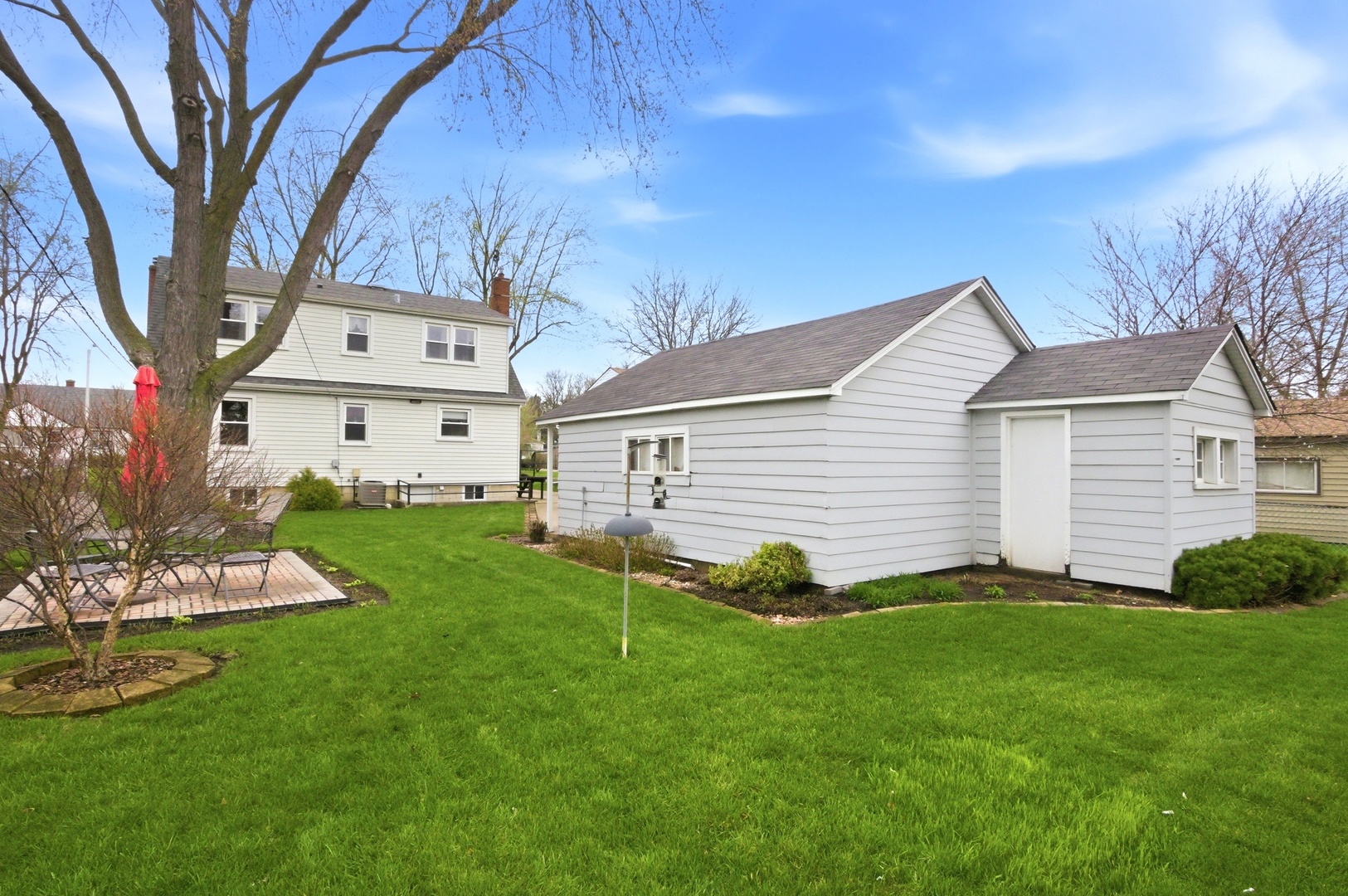 221 South Michigan Avenue Addison, IL 60101 - Photo 23 of 25 a front view of a house with garden