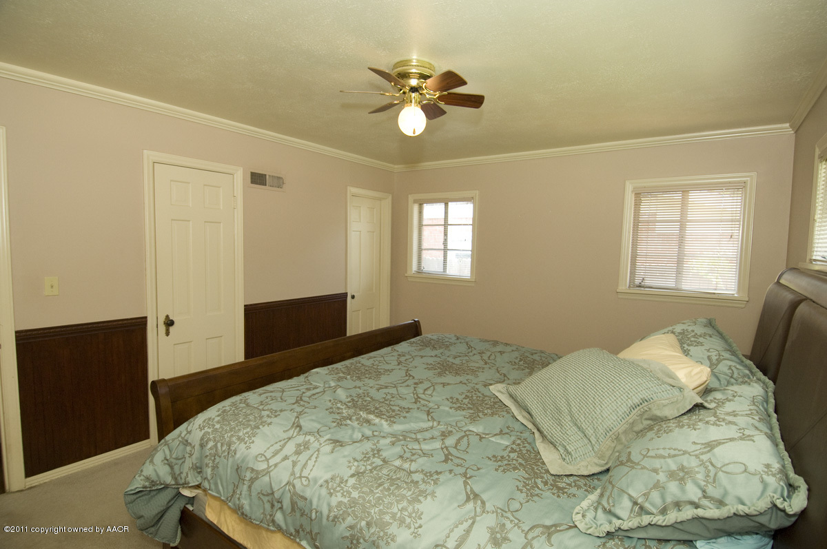 1221 South Austin Street Amarillo, TX 79102 - Photo 16 of 28 a bedroom with a bed and window