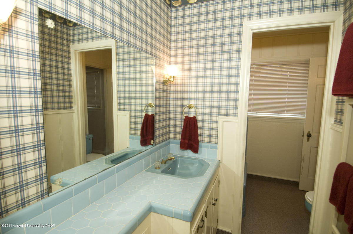 1221 South Austin Street Amarillo, TX 79102 - Photo 19 of 28 a view of balcony