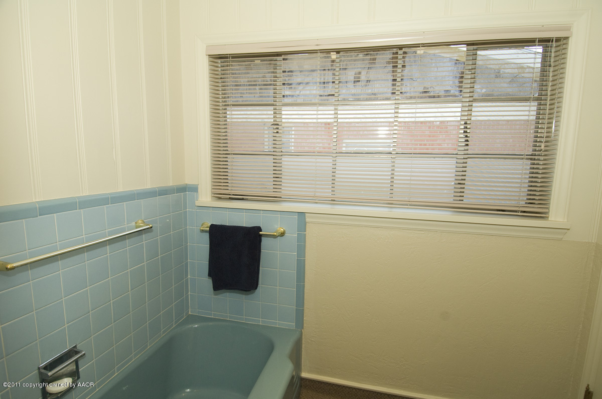1221 South Austin Street Amarillo, TX 79102 - Photo 20 of 28 a view of a door and an empty room