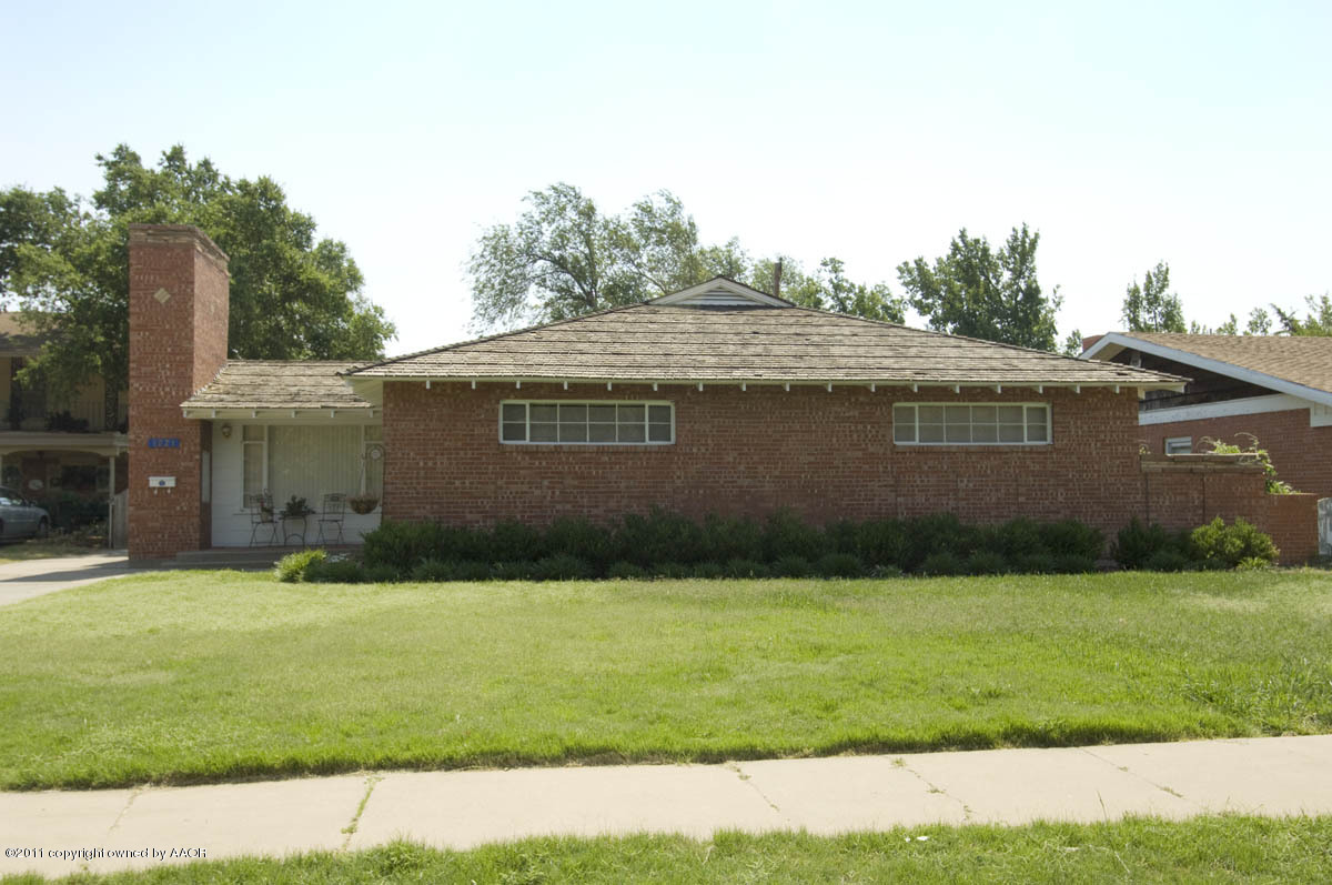 1221 South Austin Street Amarillo, TX 79102 - Photo 2 of 28 a front view of a house with a yard