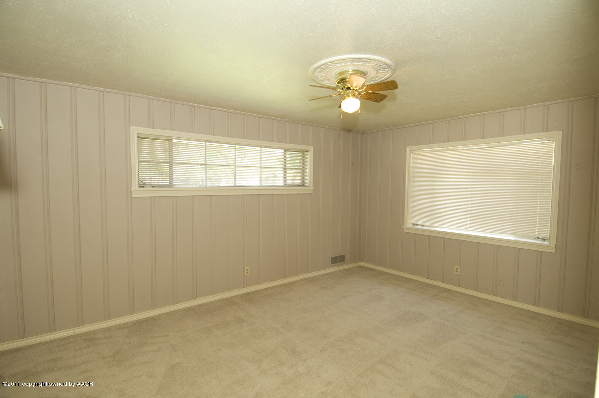 1221 South Austin Street Amarillo, TX 79102 - Photo 23 of 28 a view of room with window
