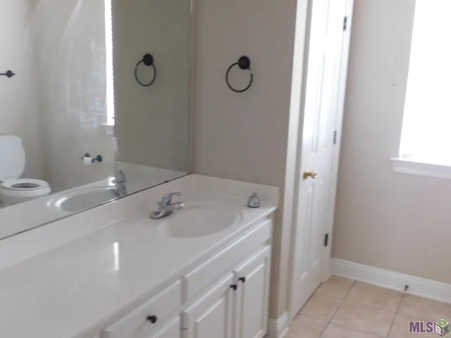 $1,600 | 11182 River Highlands Drive, Unit 7B, St. Amant, LA 70774