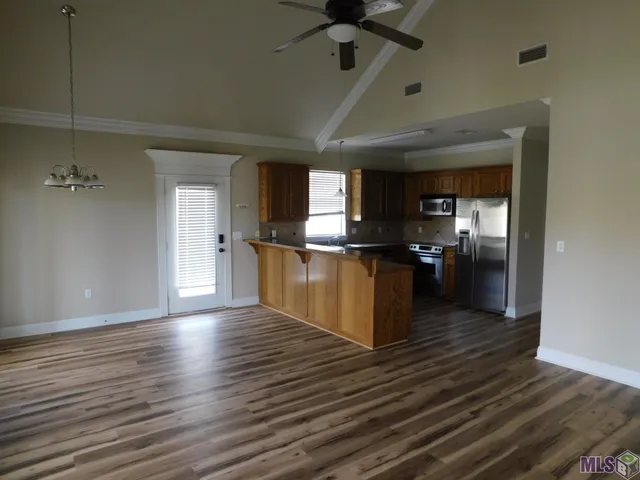 $1,600 | 11182 River Highlands Drive, Unit 7B, St. Amant, LA 70774