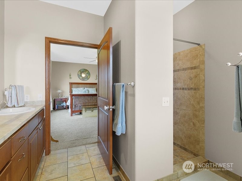 285 West Birnie Slough Road Cathlamet, WA 98612 - Photo 18 of 40 a en suite bathroom with a granite countertop sink and a mirror