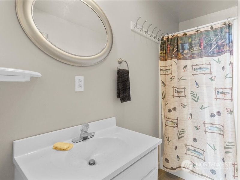 285 West Birnie Slough Road Cathlamet, WA 98612 - Photo 30 of 40 a bathroom with a sink a toilet and shower curtain