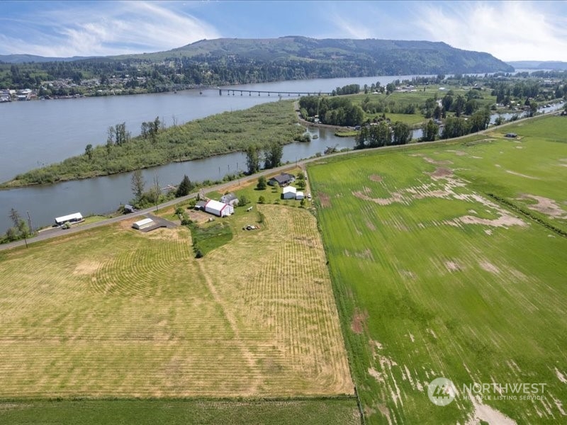 285 West Birnie Slough Road Cathlamet, WA 98612 - Photo 38 of 40 a view of a lake with a mountain
