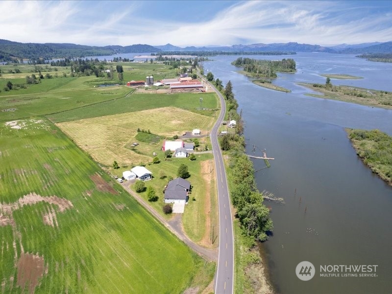 285 West Birnie Slough Road Cathlamet, WA 98612 - Photo 39 of 40 an aerial view of a golf course with parking space