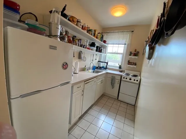 $3,200 | 77 Parkman Street, Unit 4, Brookline, MA 02446