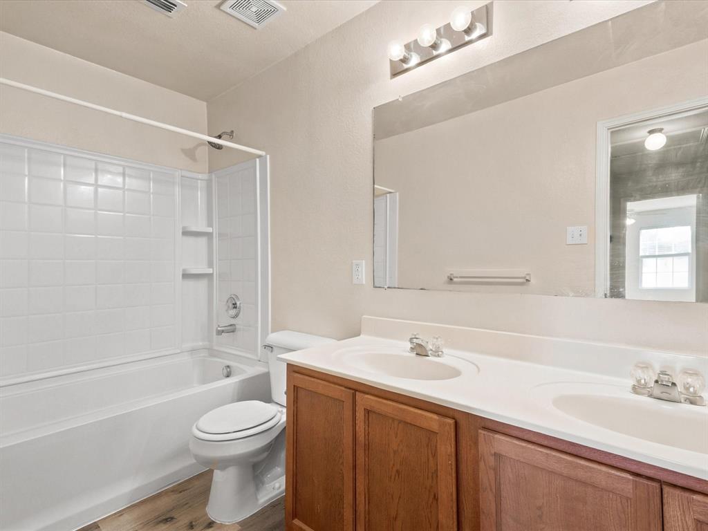 13287 Fowler Drive Frisco, TX 75035 - Photo 38 of 40 2 of 2 Full Baths upstairs