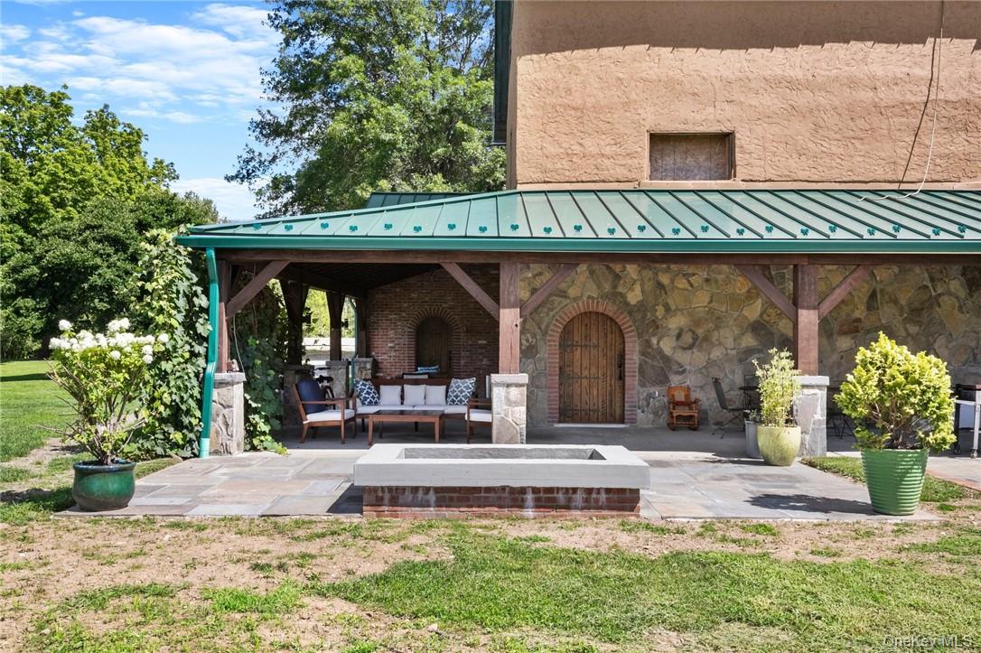 55 Daley Road Poughkeepsie, NY 12603 - Photo 6 of 38 a front view of a house with garden