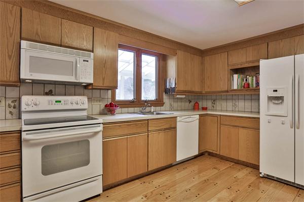 91 Concord Road Bedford, MA 01730 - Photo 6 of 25 Gallery Image 6