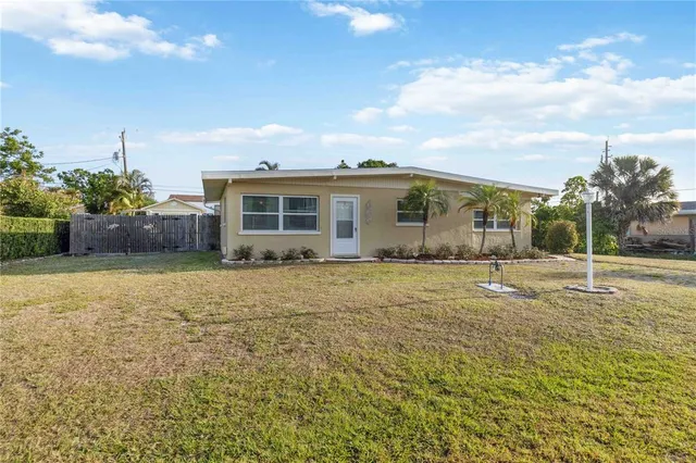 a view of a house with a backyard