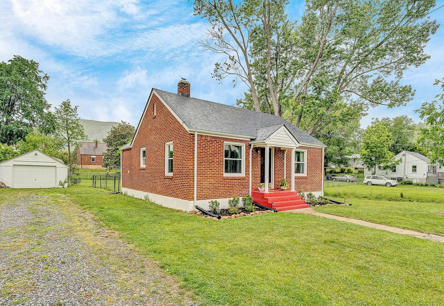 1119 Gearhart Road Southeast Roanoke, VA 24014 - Photo 2 of 24 VM-07680