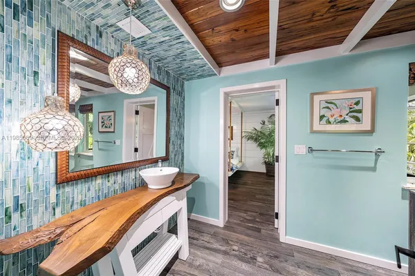 $6,695,000 | 6700 Southwest 132nd Street, Pinecrest, FL 33156