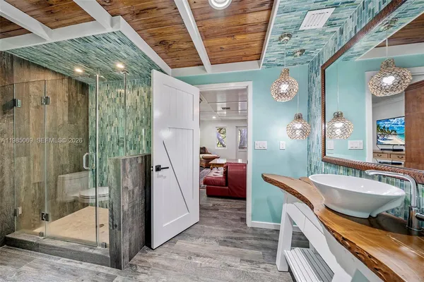 $6,695,000 | 6700 Southwest 132nd Street, Pinecrest, FL 33156