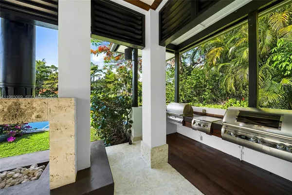 $6,695,000 | 6700 Southwest 132nd Street, Pinecrest, FL 33156