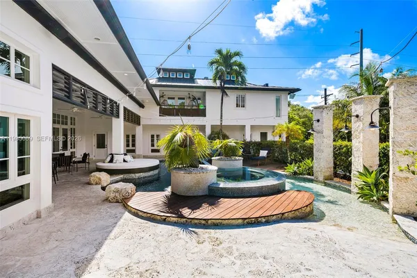 $6,695,000 | 6700 Southwest 132nd Street, Pinecrest, FL 33156
