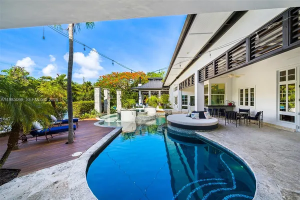$6,695,000 | 6700 Southwest 132nd Street, Pinecrest, FL 33156